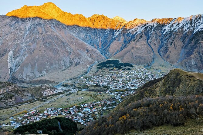 3-Day Hiking Group Tour in Kazbegi - Day 1: Juta, Chaukhi Pass (3338m), and Those Up-Close River Crossings