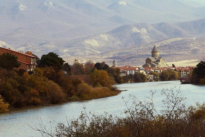 7-Day Georgian Highlights Tour from Tbilisi - The long road through Tsalka lakes on the way back to Tbilisi