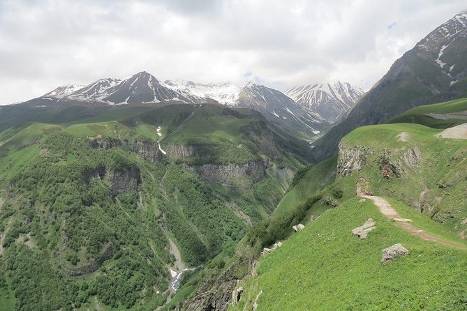 Caucasus mountains full day Private Tour Ananuri-Gudauri-Kazbegi - Ananuri Fortified Castle Ensemble: A 13th-Century Fortress Built to Guard the Mountain Road