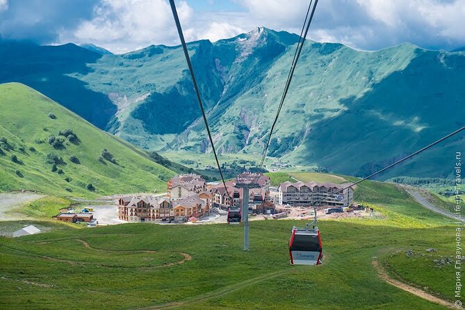 Day Tour Tbilisi – Ananuri – Kazbegi – Tbilisi - From Tbilisi at 9:00: the mountain drive that sets the tone