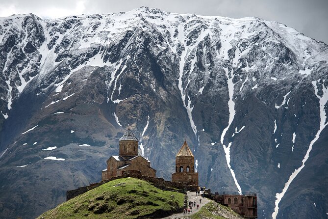 From Tbilisi: Kazbegi, Gudauri & Ananuri Day Trip - Zhinvali Water Reservoir: 20 minutes of bright water and easy photos
