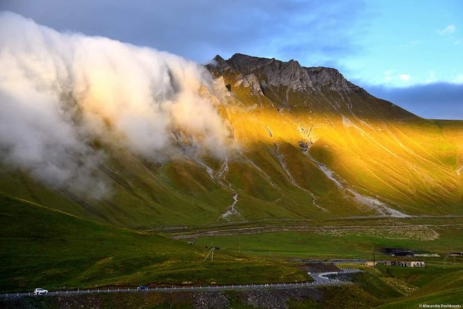 Full-Day Kazbegi Private Tour from Tbilisi - Pickup in Tbilisi and how the 9–10 hour timing feels on the ground