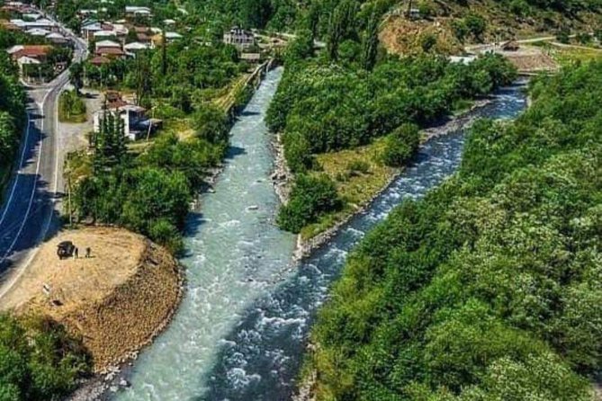 Full-Day Kazbegi - Stepantsminda, Gudauri Private Guided Tour - Lunch in Stepantsminda: Choose a Spot With Mountain Views
