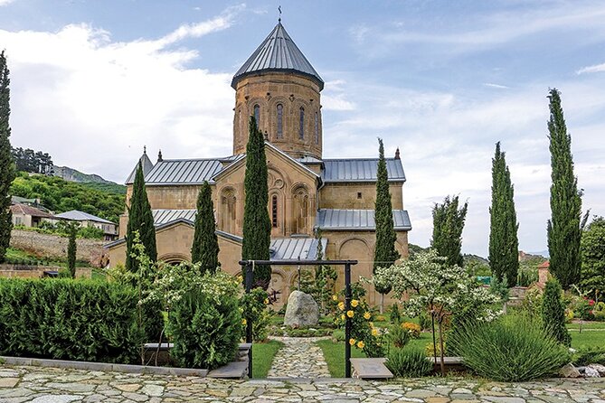 Group Day Tour of Mtskheta,Jvari,Samtavro - Stop 3: Samtavro Church and the royal-tomb connection