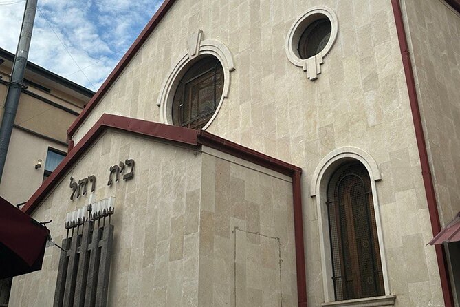 Jewish Heritage Walking Tour with Kosher Wine Tasting - What the price covers (and why it feels fair)