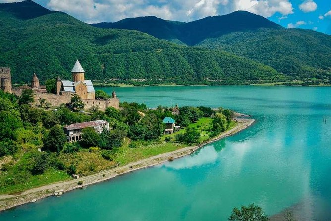 Kazbegi-Ananuri-Gergeti Private Tour - A 10-hour private Kazbegi day from Tbilisi (pickup included)