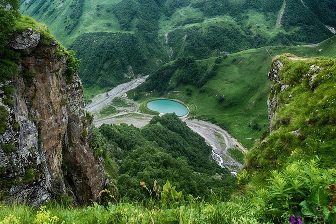 Kazbegi, Ananuri , Gudauri and Zhinvali (Group Tour) - Ananuri and Zhinvali: what to expect from these mid-route stops