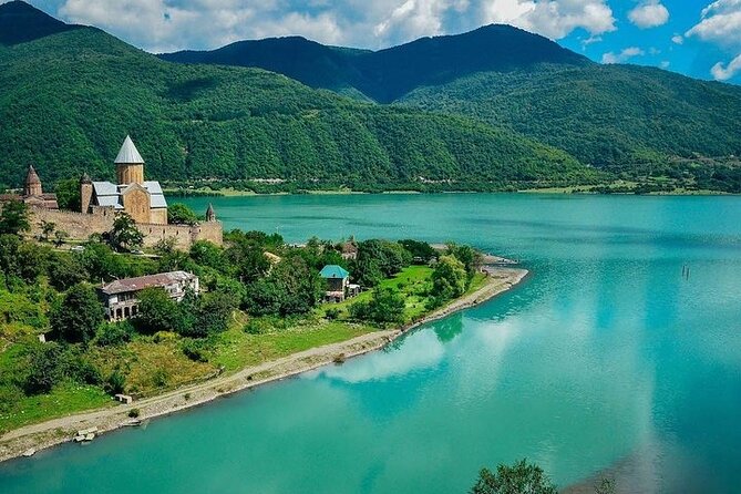 Kazbegi, Gudauri, Mtskheta & Ananuri Full Day Private Tour From Tbilisi - Ananuri Fortress Complex: castles on the Aragvi
