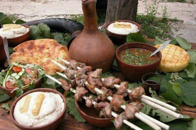 One Day Tour to Tbilisi and Mtskheta - Logistics That Matter: Walking Pace, Shoes, and Meal Planning