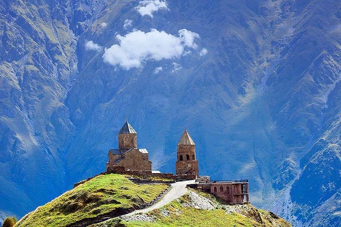 Private 4-Day Tours & Transfers from Tbilisi to Top Georgia Spots - Kazbegi Day: Jinvali Lake, Ananuri, Aragvi River, Friendship Monument, Stepantsminda, and Gergeti