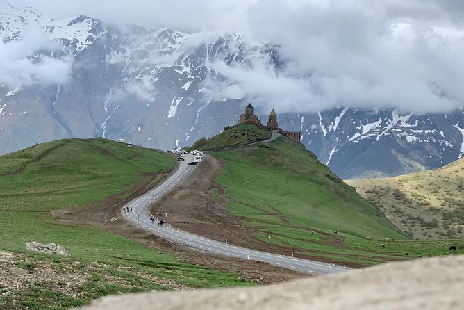 ️Private Full-Day Tour to Mtskheta and Kazbegi(stepantsminda) from Tbilisi - Stop 3: Ananuri Fortress ensemble and the 16th-century towers