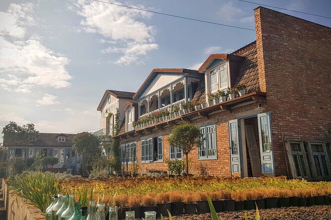 Tbilisi Lakes and Sightseeing tour - Vake Park and the WWII memorial: green hills with a strong focal point