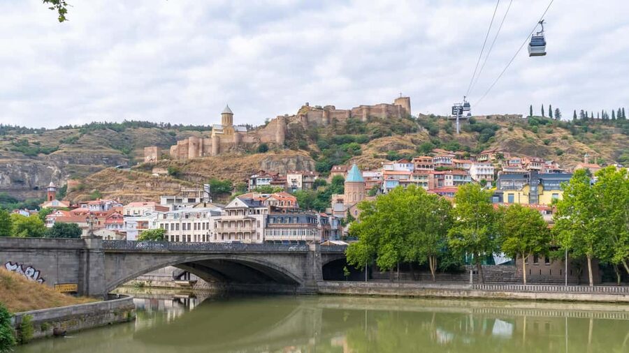 Tbilisi: Old and New City Guided Tour with 2 Cable Car Rides - Key things that make this tour work so well