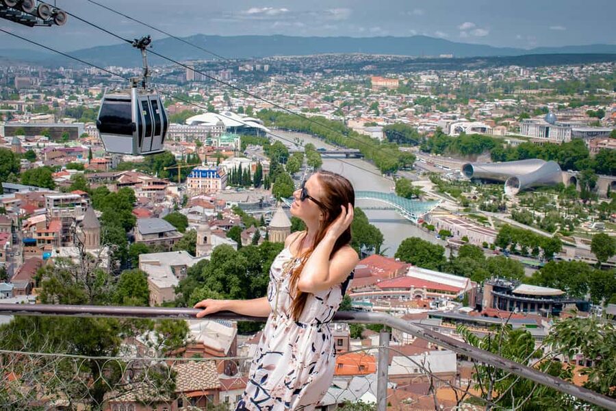 Tbilisi: Old and New City Guided Tour with 2 Cable Car Rides - A half-day mix of old streets and new heights