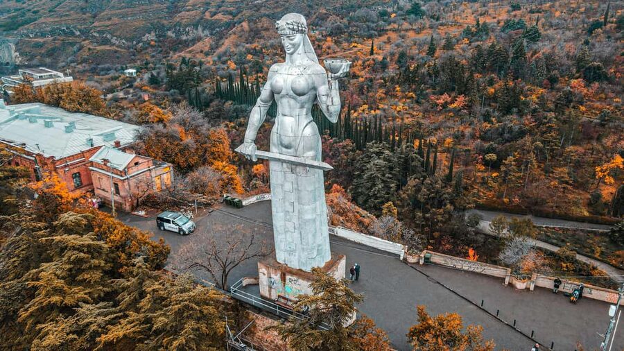 Tbilisi: Old and New City Guided Tour with 2 Cable Car Rides - Metekhi and Old Town streets: churches, courtyards, and atmosphere