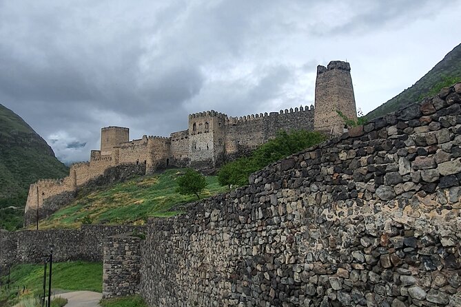 Vardzia. Lake Paravani, Khertvisi & Lomisa castle, Rabati - Stop 3: Khertvisi Fortress for Ancient Layers and River Views
