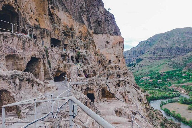 Vardzia, Rabati, and Borjomi Ancient Georgia Group Tour - English support, bilingual groups, and how to manage expectations