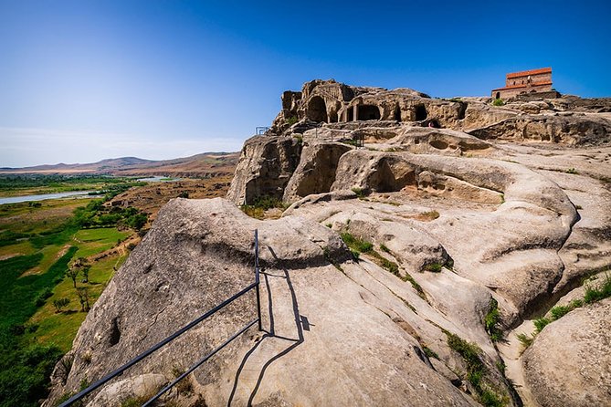 Virtual tour to Georgia - Jvari Church and Gergeti Trinity Church: Two Stops That Help You Compare Georgia