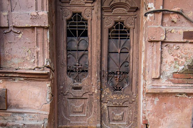 Your unique photo session in Tblisi, Georgia - Snacks, coffee stops, and the pace that keeps you comfortable